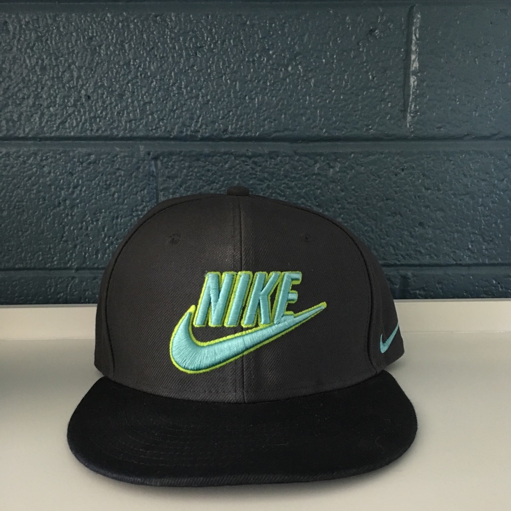 Nike Swoosh SnapBack Hat